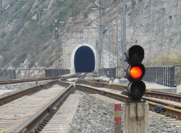 石家莊哪些學(xué)校開設(shè)鐵道信號專業(yè)？