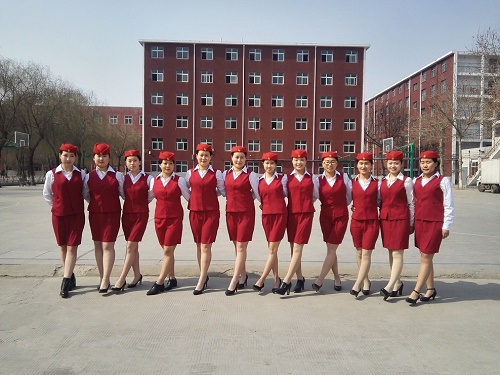 學(xué)高鐵乘務(wù)員石家莊哪個(gè)鐵路學(xué)校好就業(yè)？