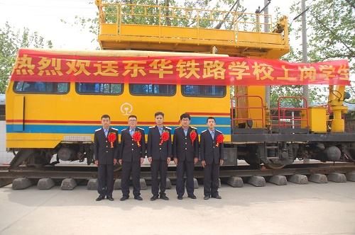 初中學(xué)歷學(xué)鐵路專業(yè)畢業(yè)一般月收入多少？