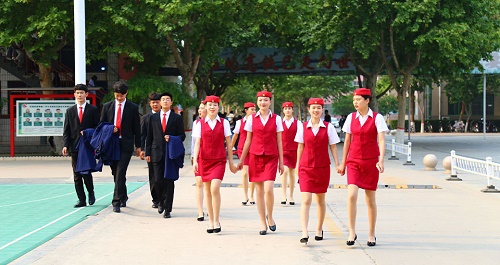 不滿15周歲能報(bào)名石家莊東華鐵路學(xué)校嗎？