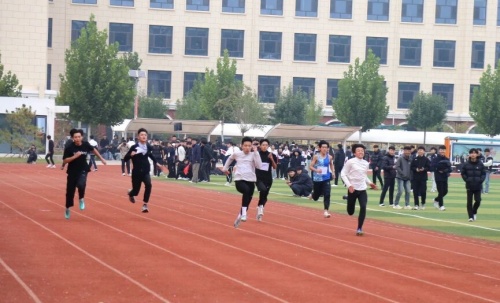 石家莊東華鐵路學(xué)校招生有年齡限制嗎？