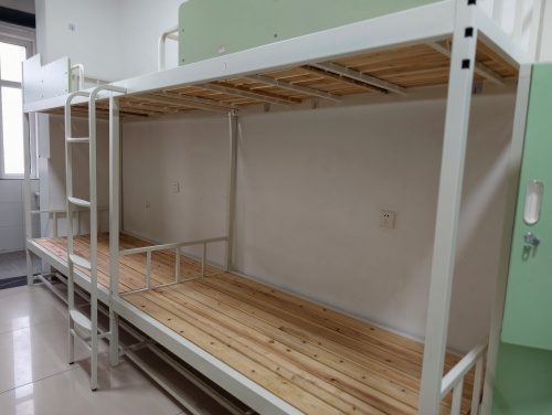 石家莊東華鐵路學校學生讓帶手機嗎？