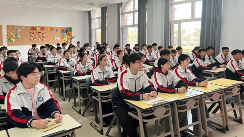 沒有報(bào)名中考能上石家莊東華鐵路學(xué)校嗎？