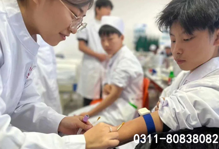 河北同仁醫(yī)學(xué)中等專業(yè)學(xué)校地址在哪？